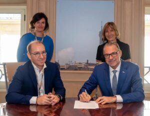 Signing of the partnership agreement between Euroconsult and ESA
