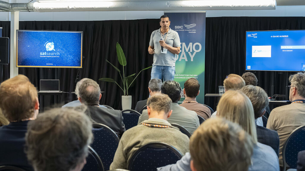 space business professional on stage at SBIC Noordwijk