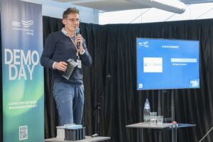 space business professional on stage at SBIC Noordwijk