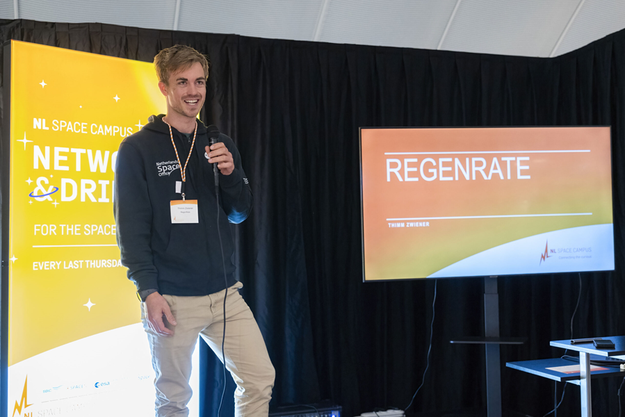 entrepreneurs presenting to the space business community in Noordwijk