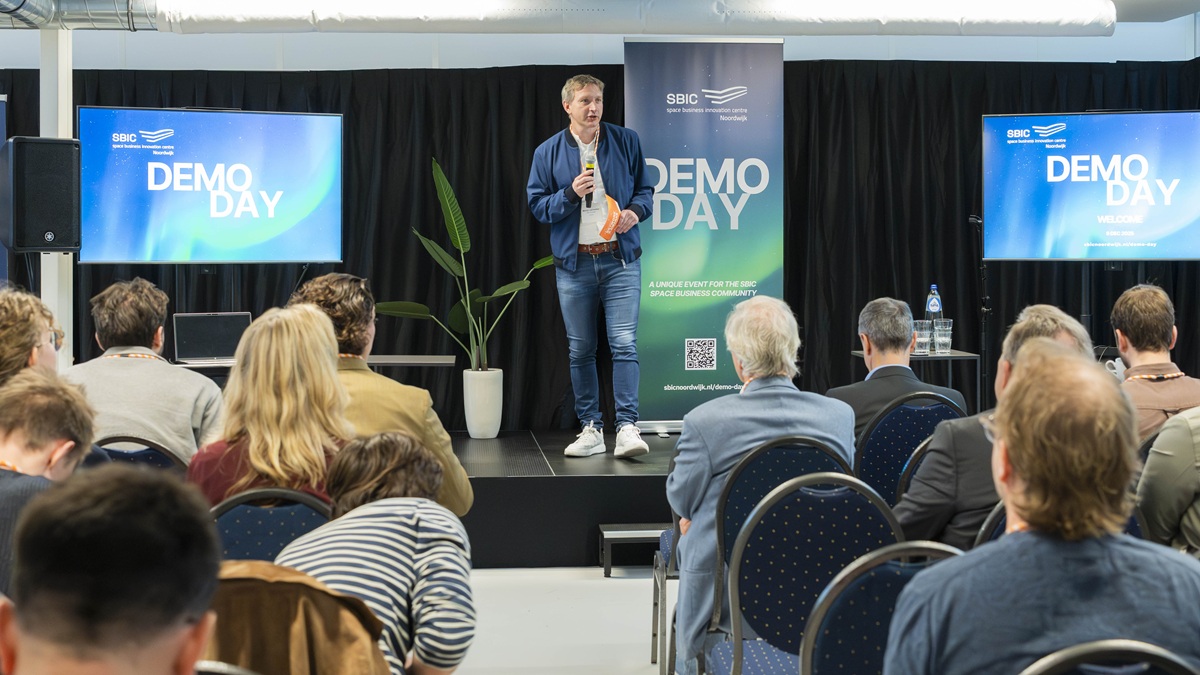 space business professional on stage at SBIC Noordwijk