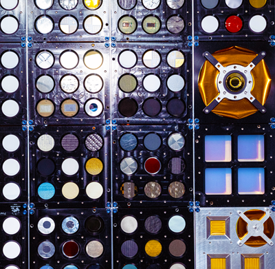 test unit with material samples between two aluminium plates
