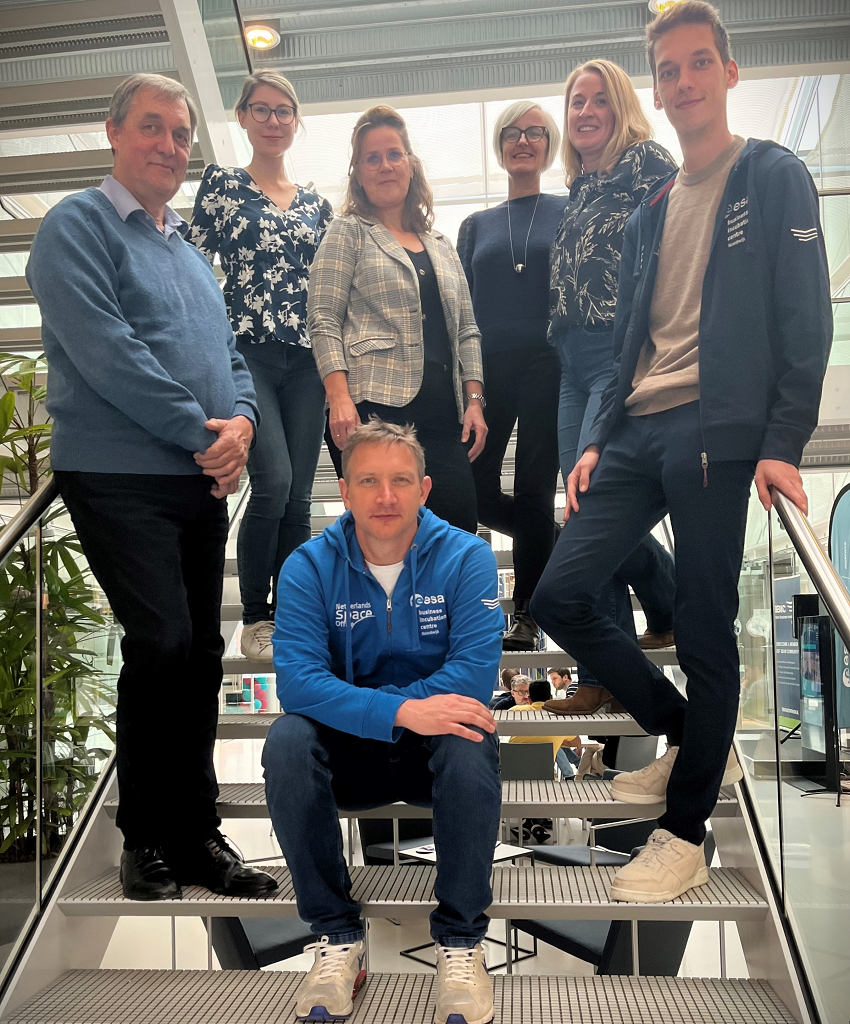 sbic-team-2022 SBIC team members on the stairs in the atrium at SBIC Noordwijk
