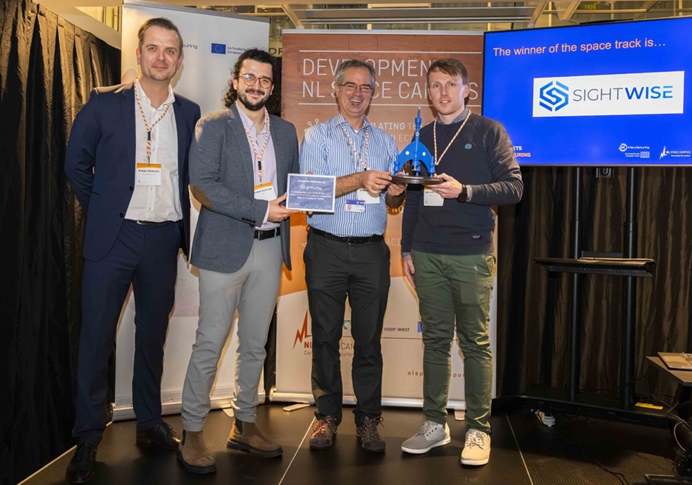 space and manufacturing business professionals on stage at SBIC Noordwijk