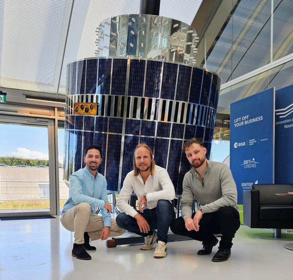 soace business professionals by the satellite at SBIC Noordwijk